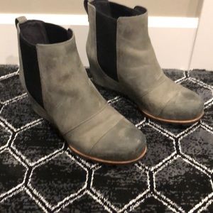 Sorel slip on leather winter boots